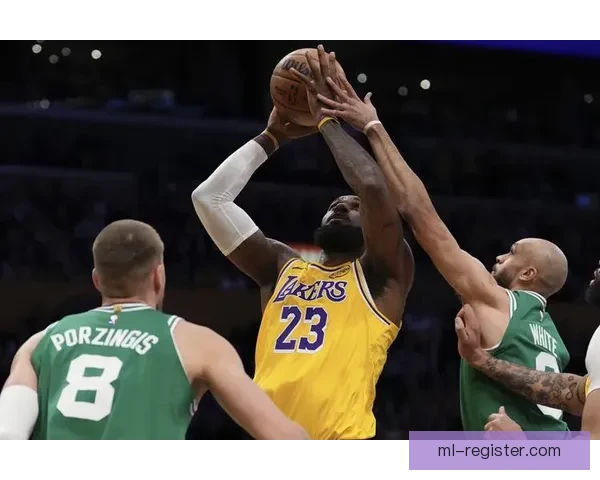 围绕詹姆斯昨日惊天劈扣起跳距离赛季第三飞行速度震撼全场表现解析